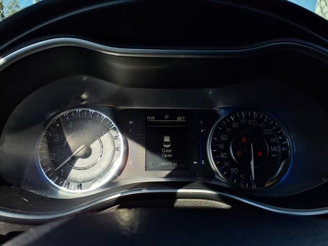 Used 2015 Chrysler 200 Limited FWD image 11