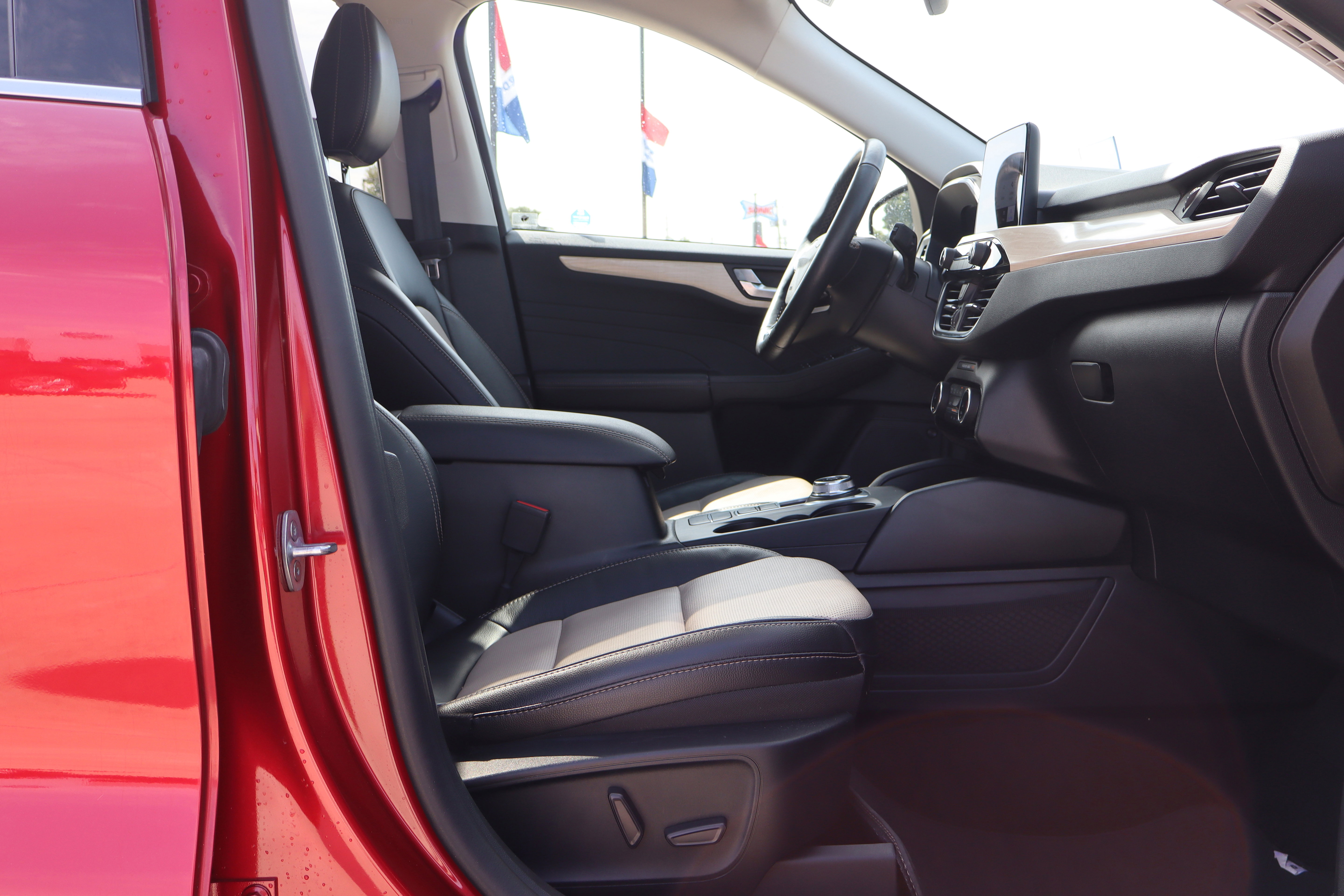 Used 2022 Ford Escape Titanium w/ Titanium Elite Package image 13