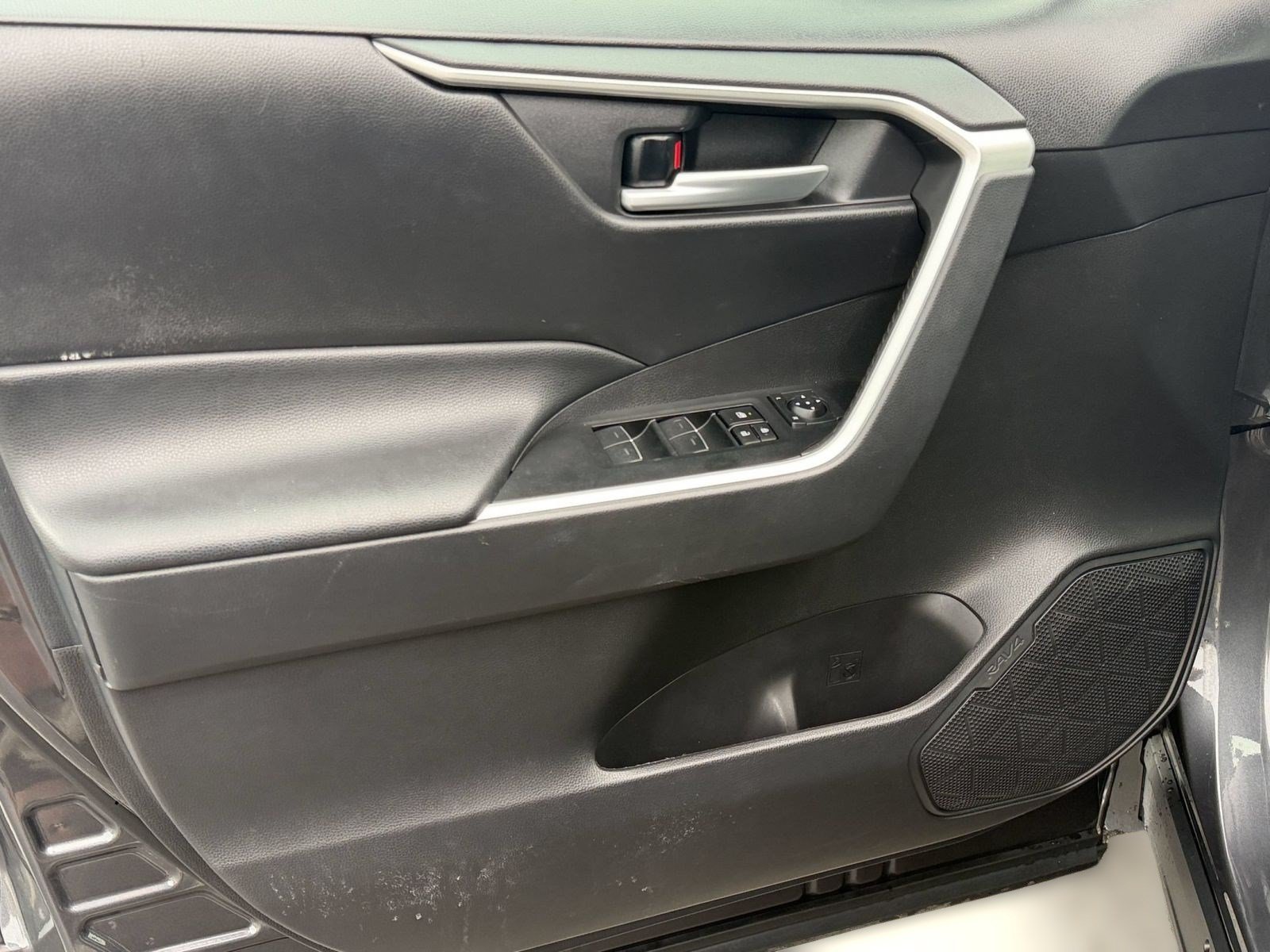 Used 2023 Toyota RAV4 XLE w/ Convenience Package FWD image 14