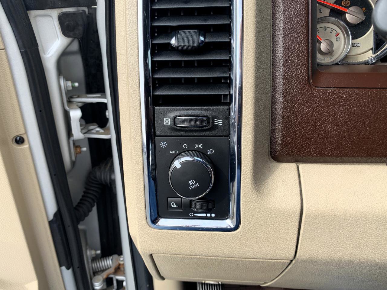 Used 2014 RAM 1500 Laramie Longhorn RWD image 19