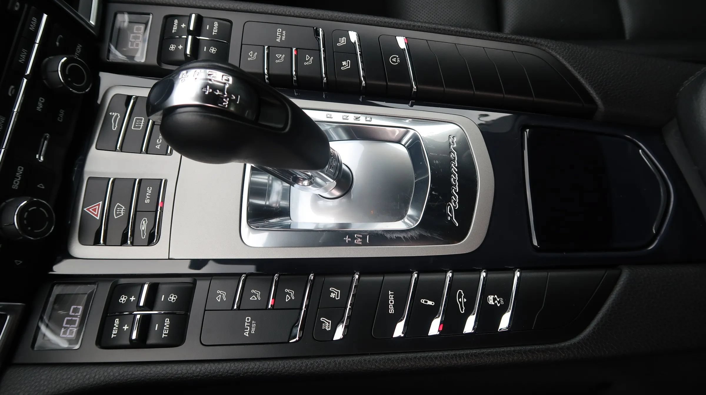 Used 2015 Porsche Panamera S image 33
