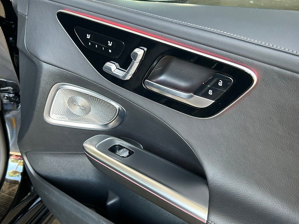 Used 2025 Mercedes-Benz C 300 4MATIC Sedan image 32