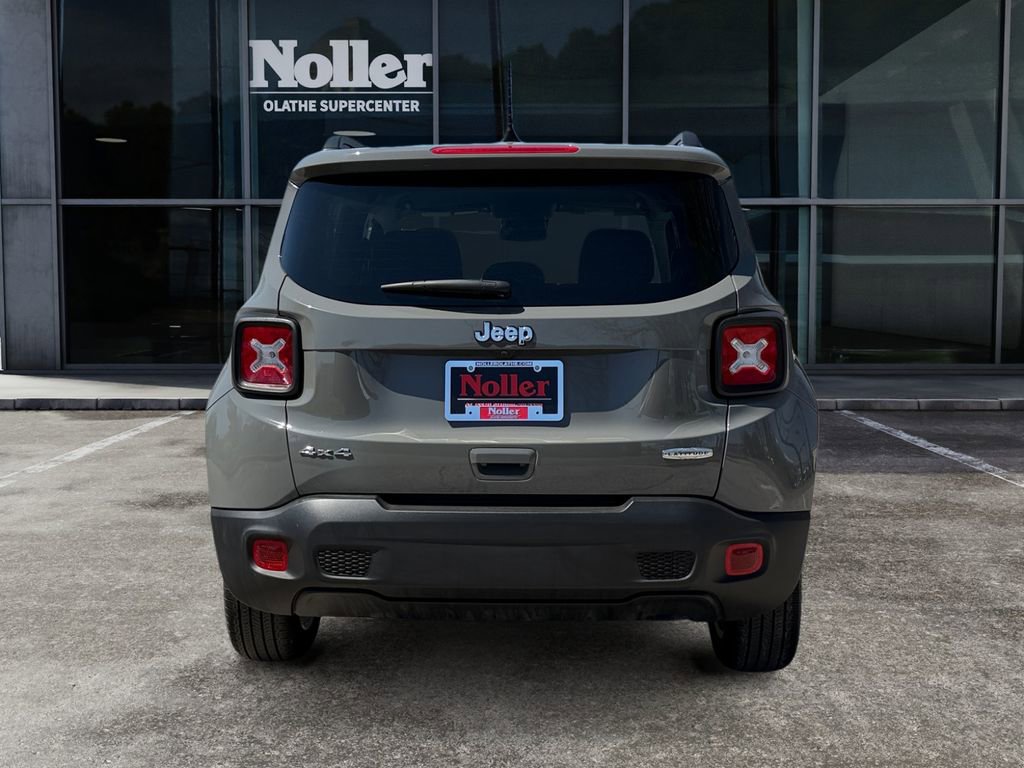 Used 2022 Jeep Renegade Latitude w/ Convenience Group AWD/4WD image 4