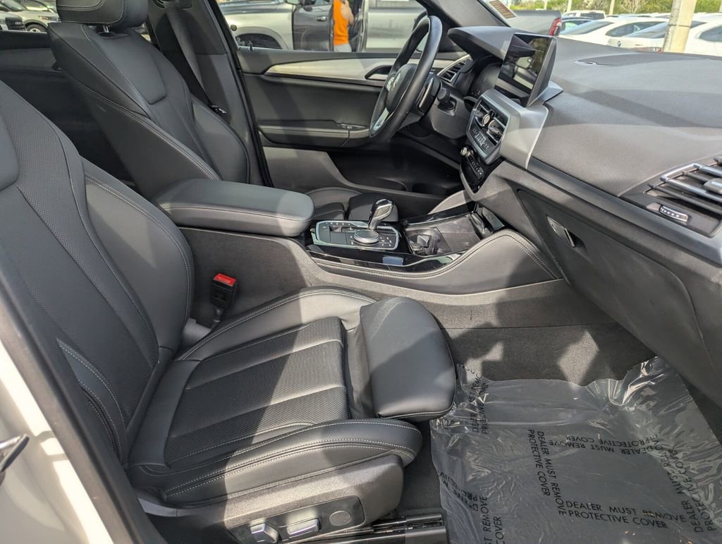 Used 2023 BMW X4 xDrive30i w/ Convenience Package image 10
