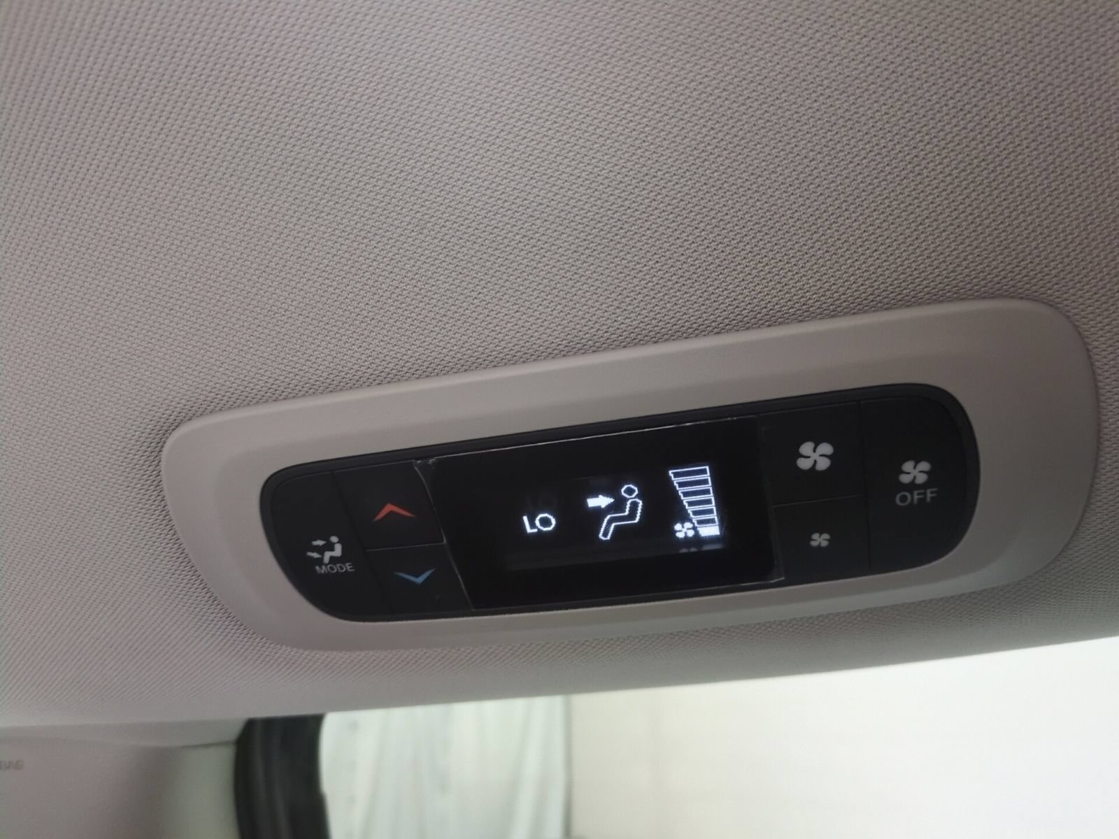 Used 2017 Chrysler Pacifica Touring FWD image 17