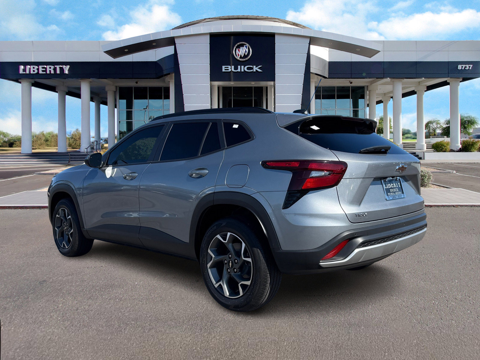 Used 2025 Chevrolet Trax LT w/ Driver Confidence Package image 6