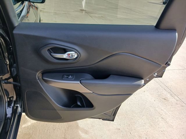 Used 2021 Jeep Cherokee Latitude Lux w/ Comfort/Convenience Group image 19