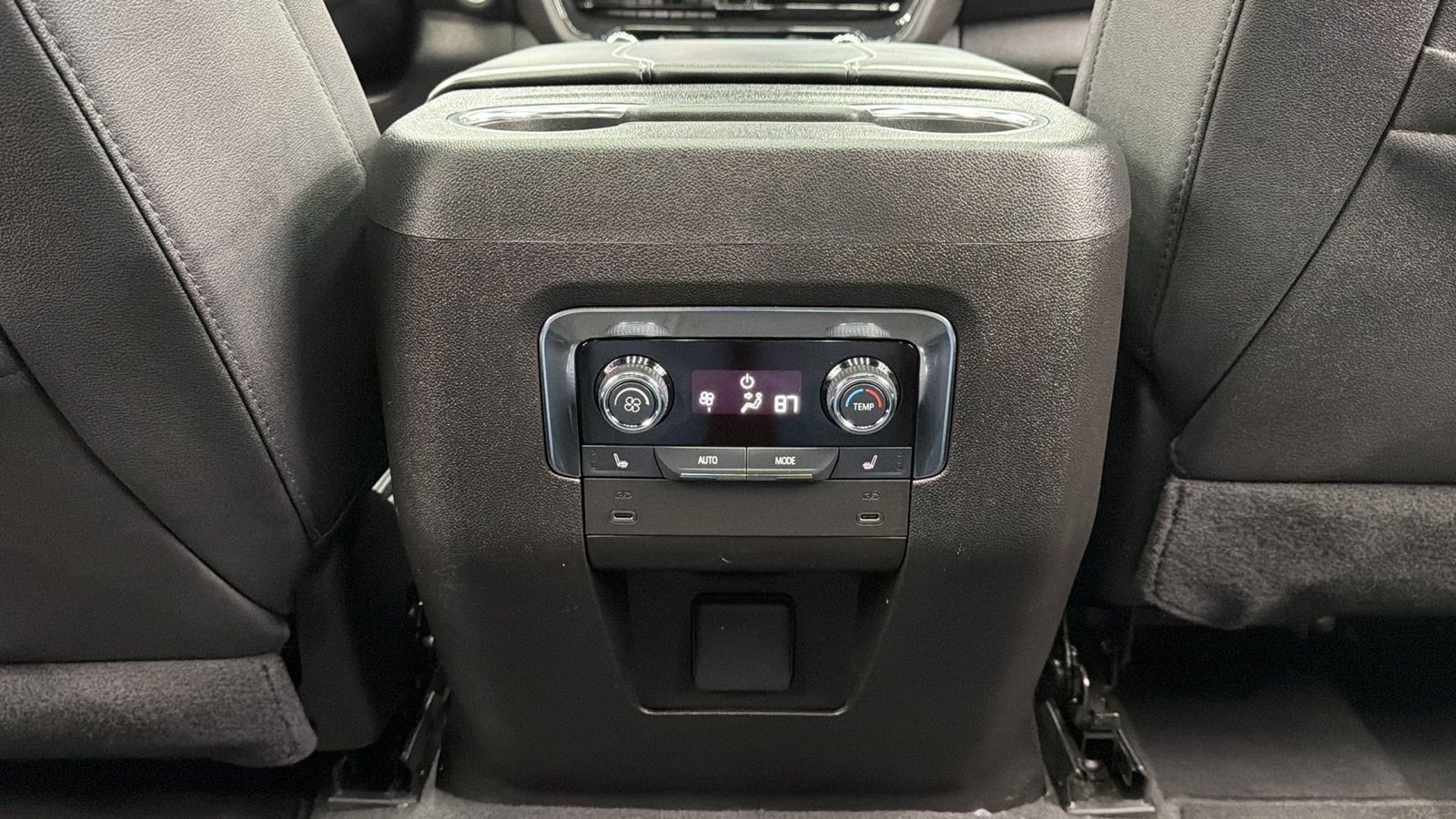 Used 2025 Chevrolet Tahoe Z71 w/ Comfort Package image 40