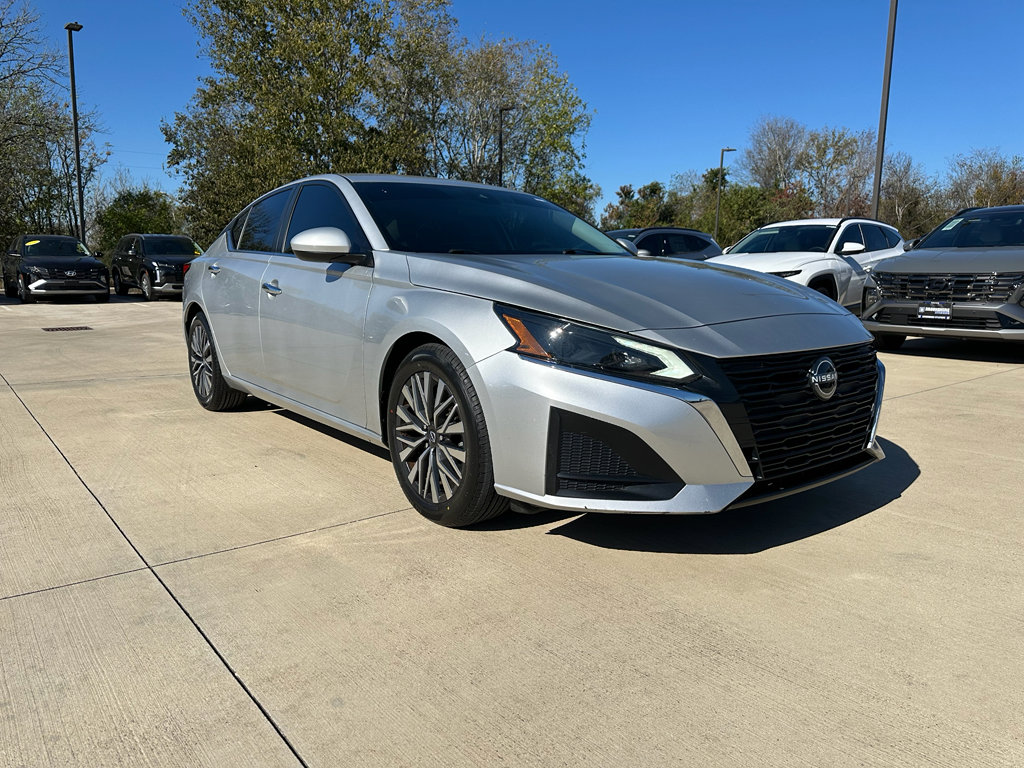 Used 2023 Nissan Altima 2.5 SV image 3