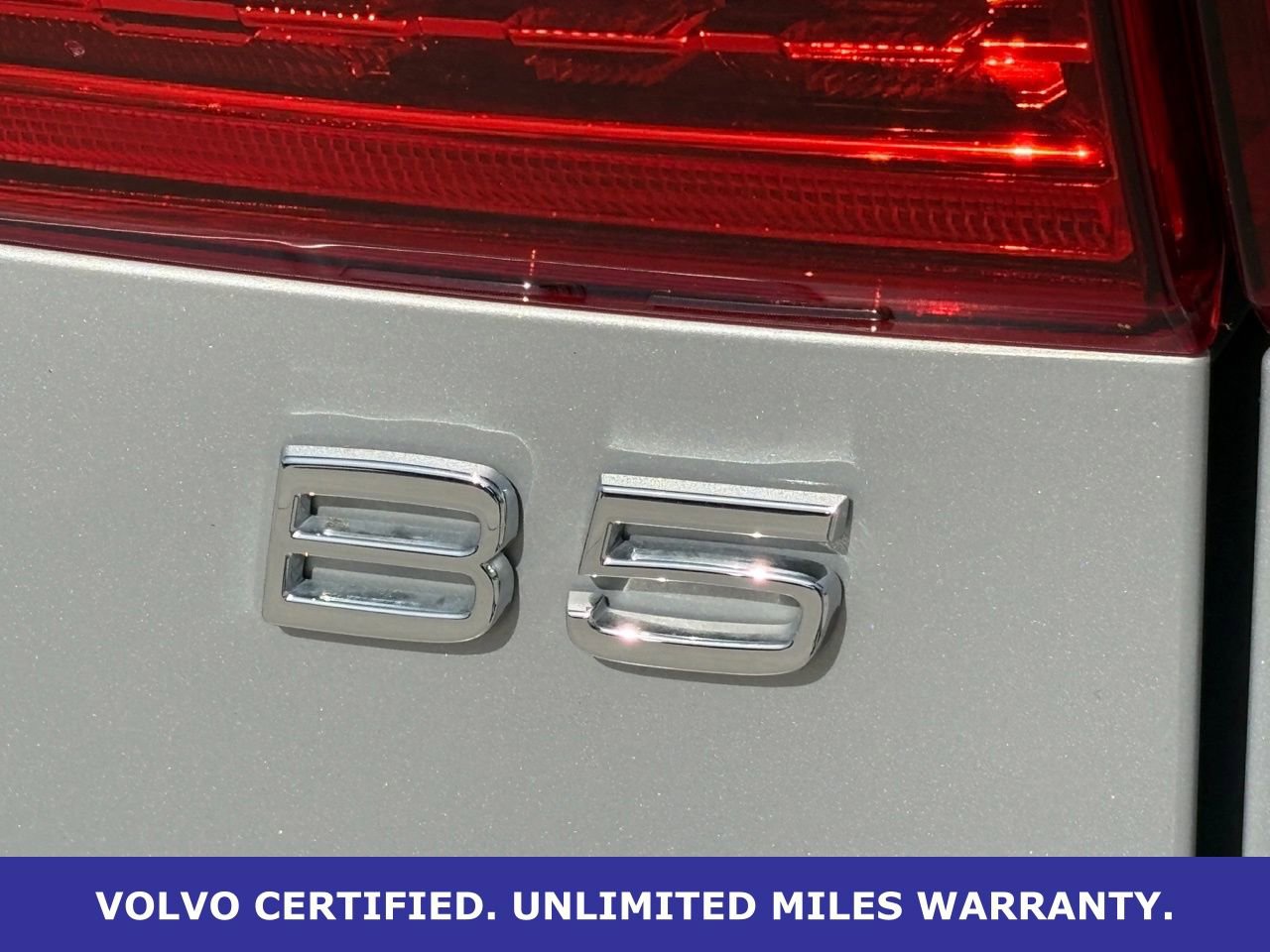 Certified 2023 Volvo XC60 B5 Ultimate w/ Climate Package image 7