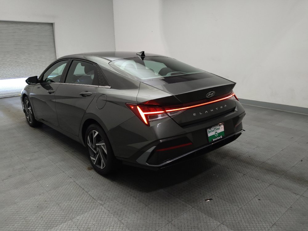 Used 2025 Hyundai Elantra SEL FWD image 5