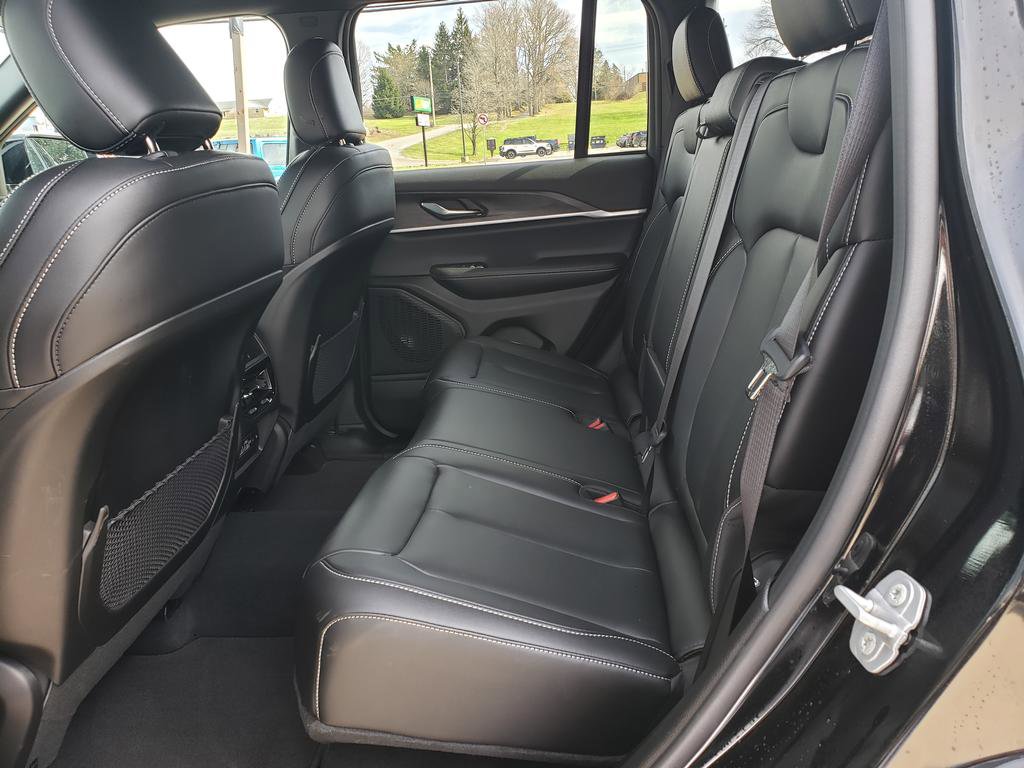 New 2025 Jeep Grand Cherokee Limited image 12