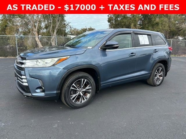 Used 2017 Toyota Highlander LE image 3