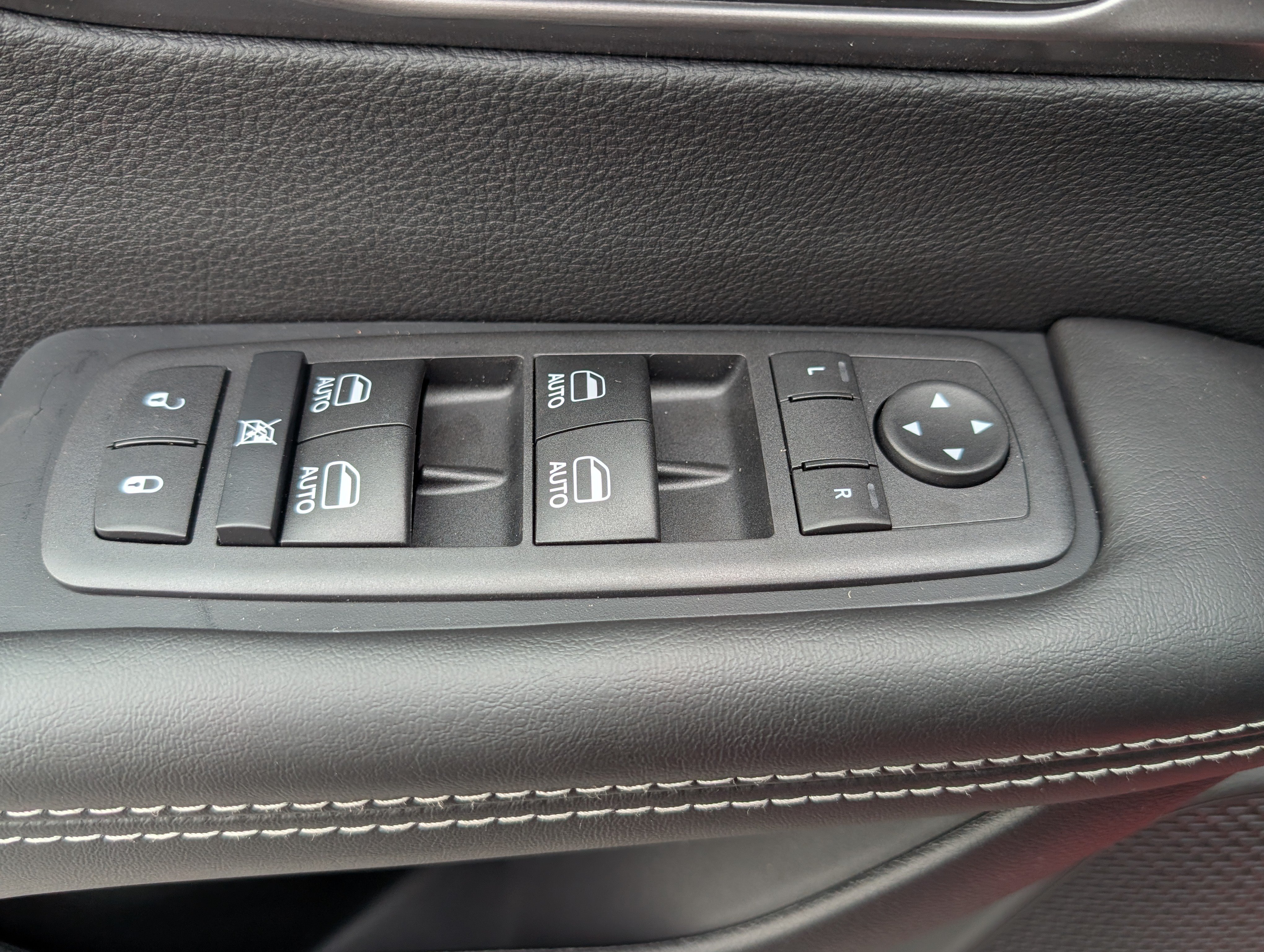 New 2026 Chrysler Pacifica Select AWD/4WD image 19