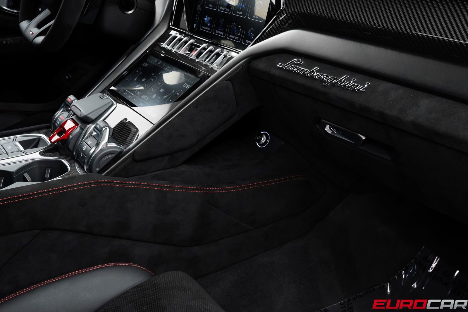 Used 2024 Lamborghini Urus Performante AWD/4WD image 40