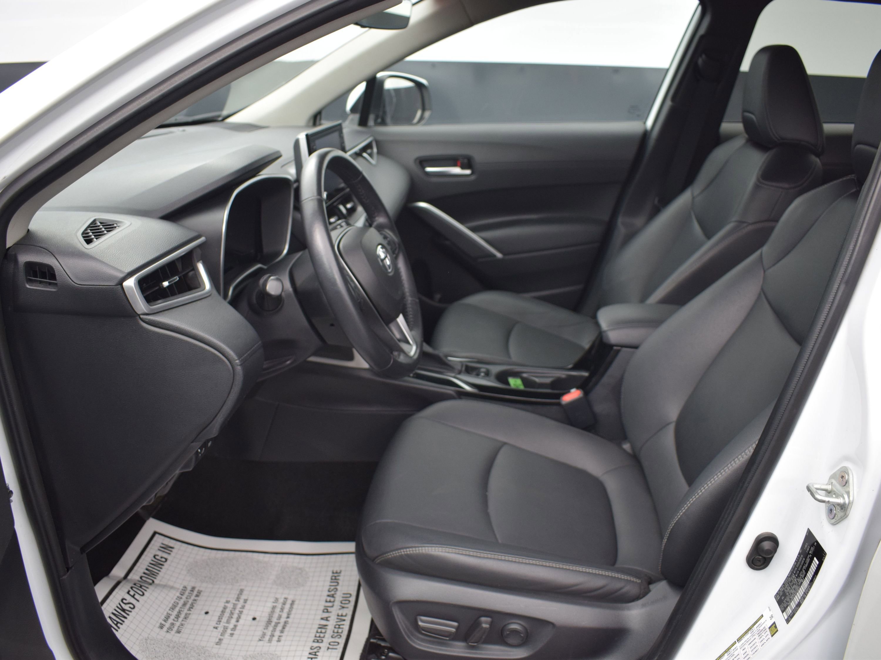 Used 2022 Toyota Corolla Cross XLE image 13