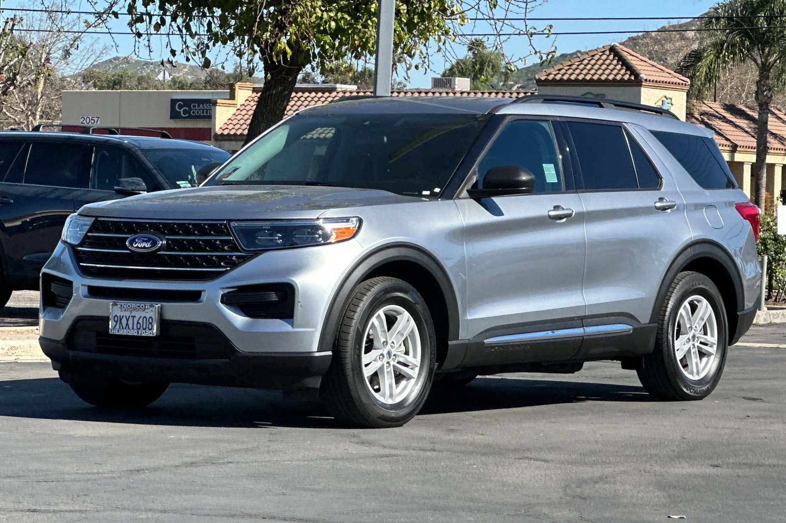 Used 2024 Ford Explorer XLT image 8