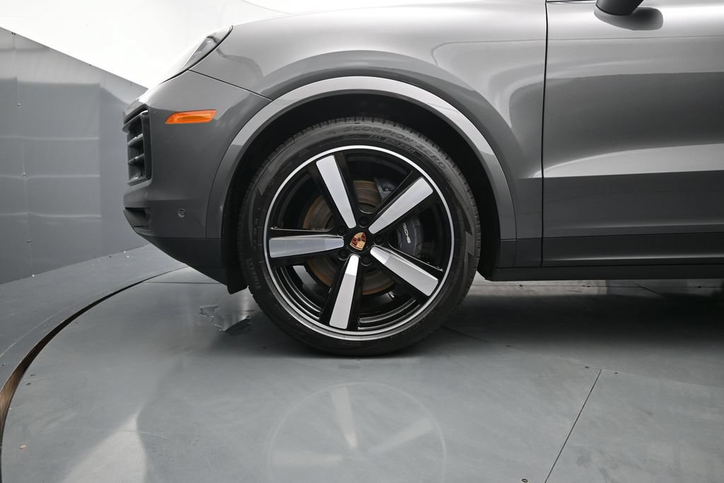 Certified 2025 Porsche Cayenne AWD/4WD image 9