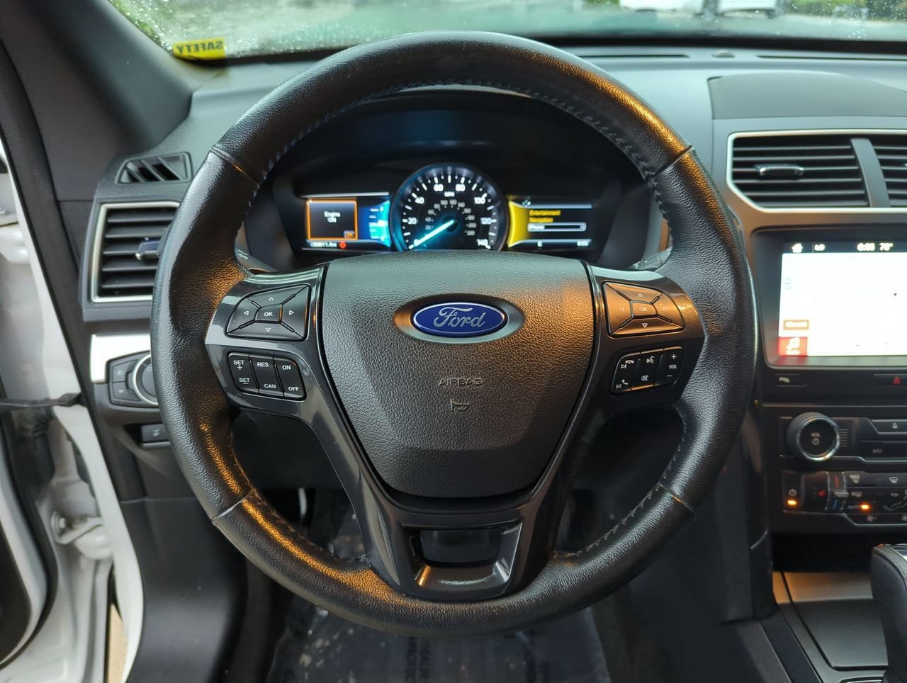 Used 2017 Ford Explorer XLT w/ Equipment Group 202A FWD image 9