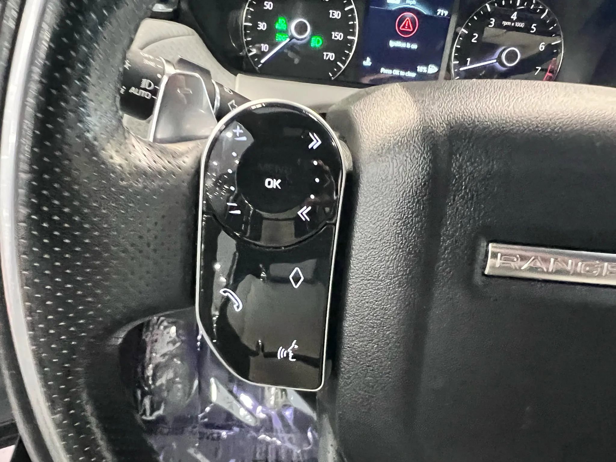 Used 2020 Land Rover Range Rover Velar R-Dynamic S image 17