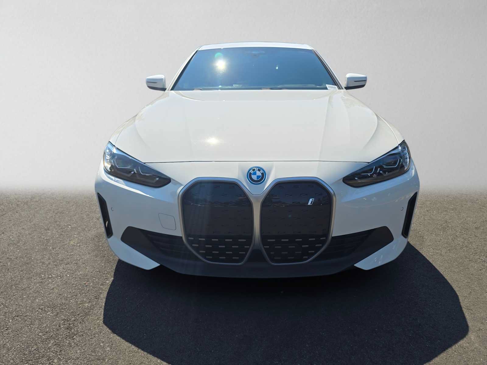 Used 2023 BMW i4 eDrive40 RWD image 8