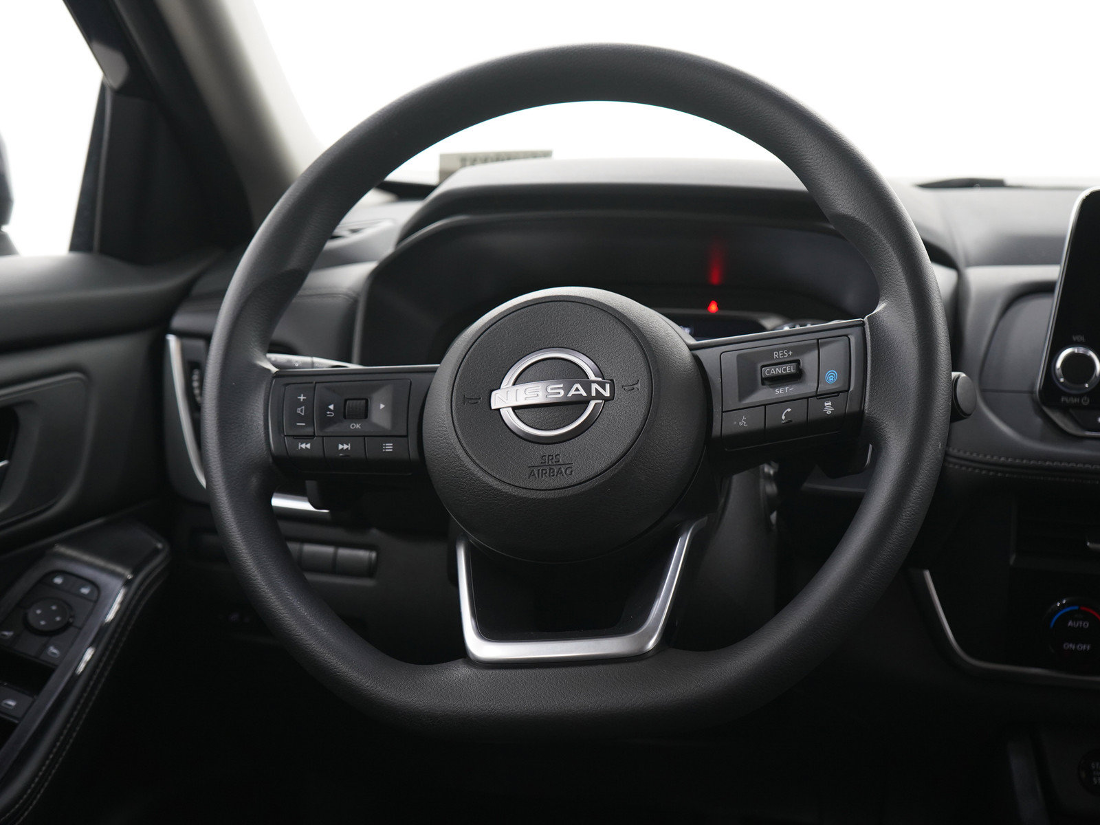 Used 2024 Nissan Rogue SV AWD/4WD image 18