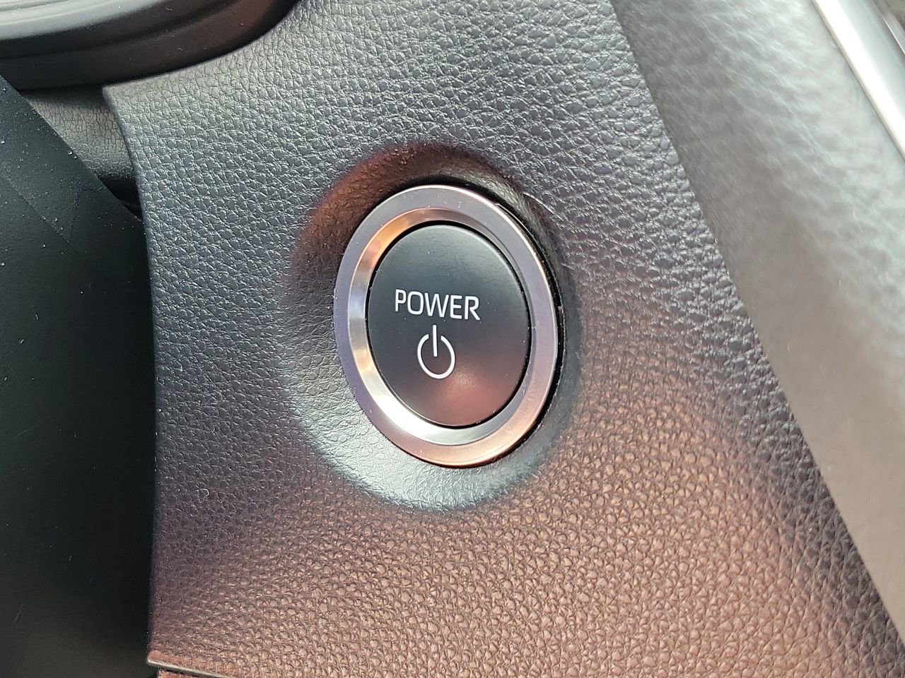 Used 2025 Toyota Corolla LE w/ Convenience Package image 29