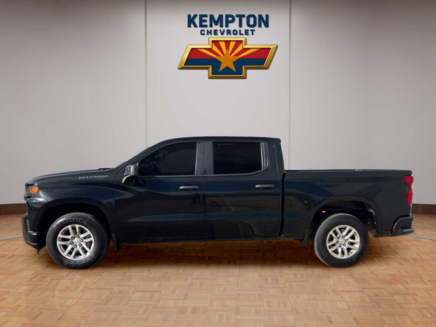 Used 2022 Chevrolet Silverado 1500 W/T w/ Trailering Package image 3