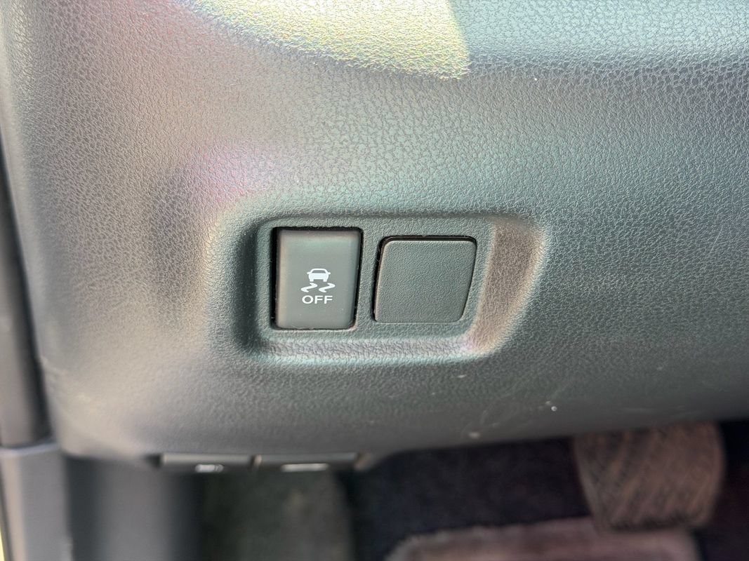 Used 2016 Nissan Versa Note SV FWD image 24