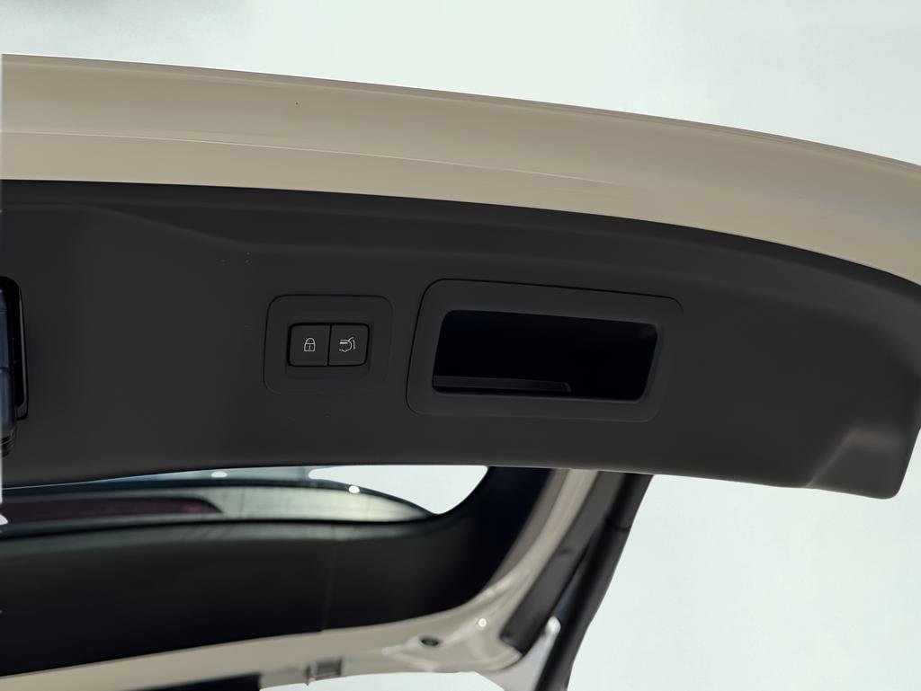 Used 2025 MAZDA CX-70 Plug-In Hybrid w/ Premium Pkg image 26