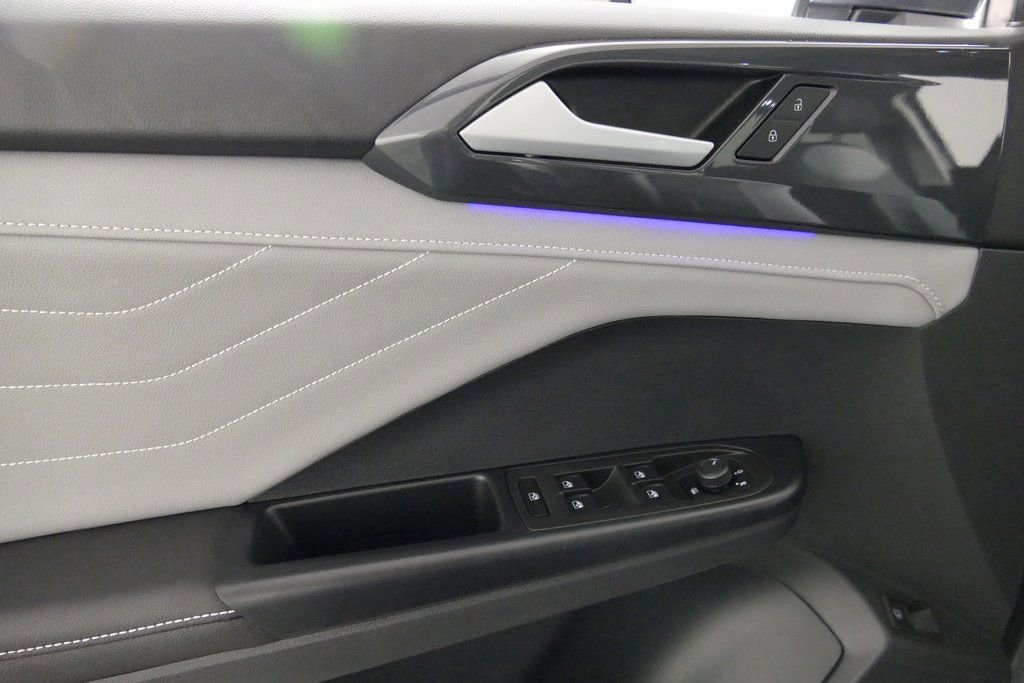 Used 2024 Volkswagen Taos SEL image 11