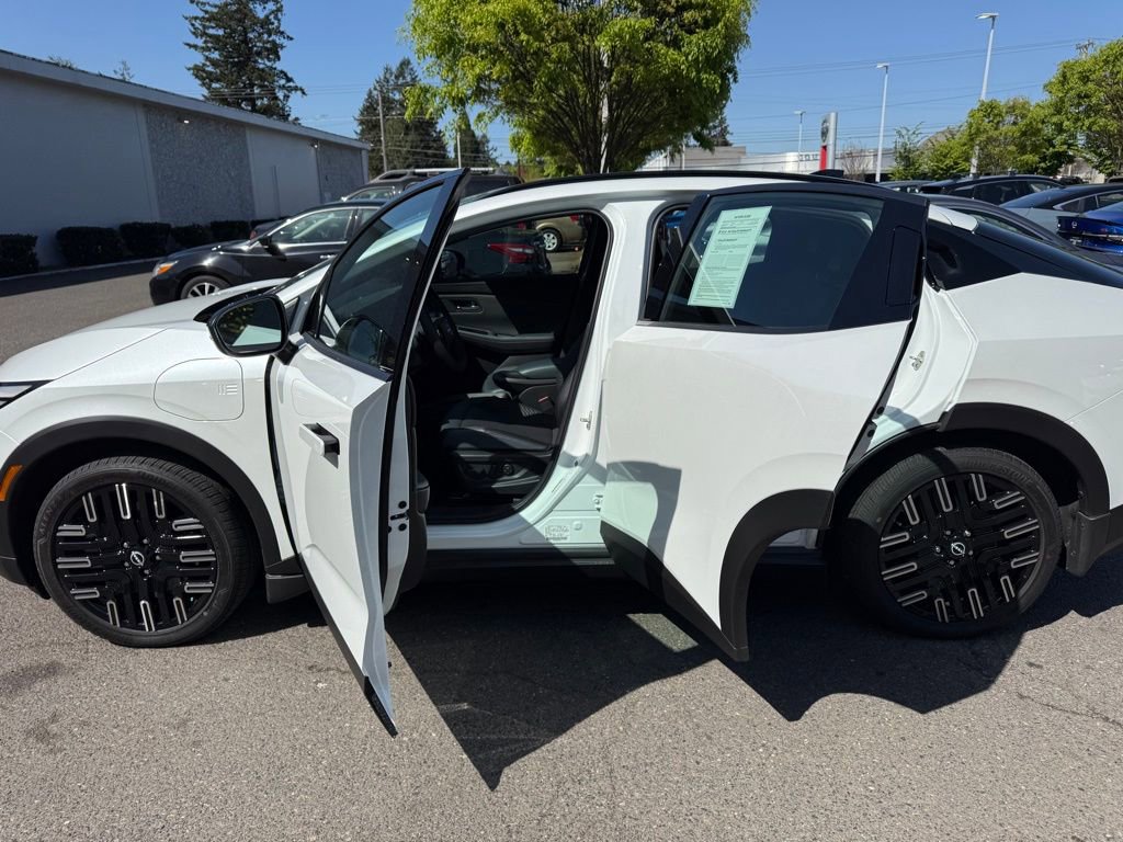 Used 2026 Nissan Leaf Platinum+ w/ Cargo Package (Platinum+) FWD image 17