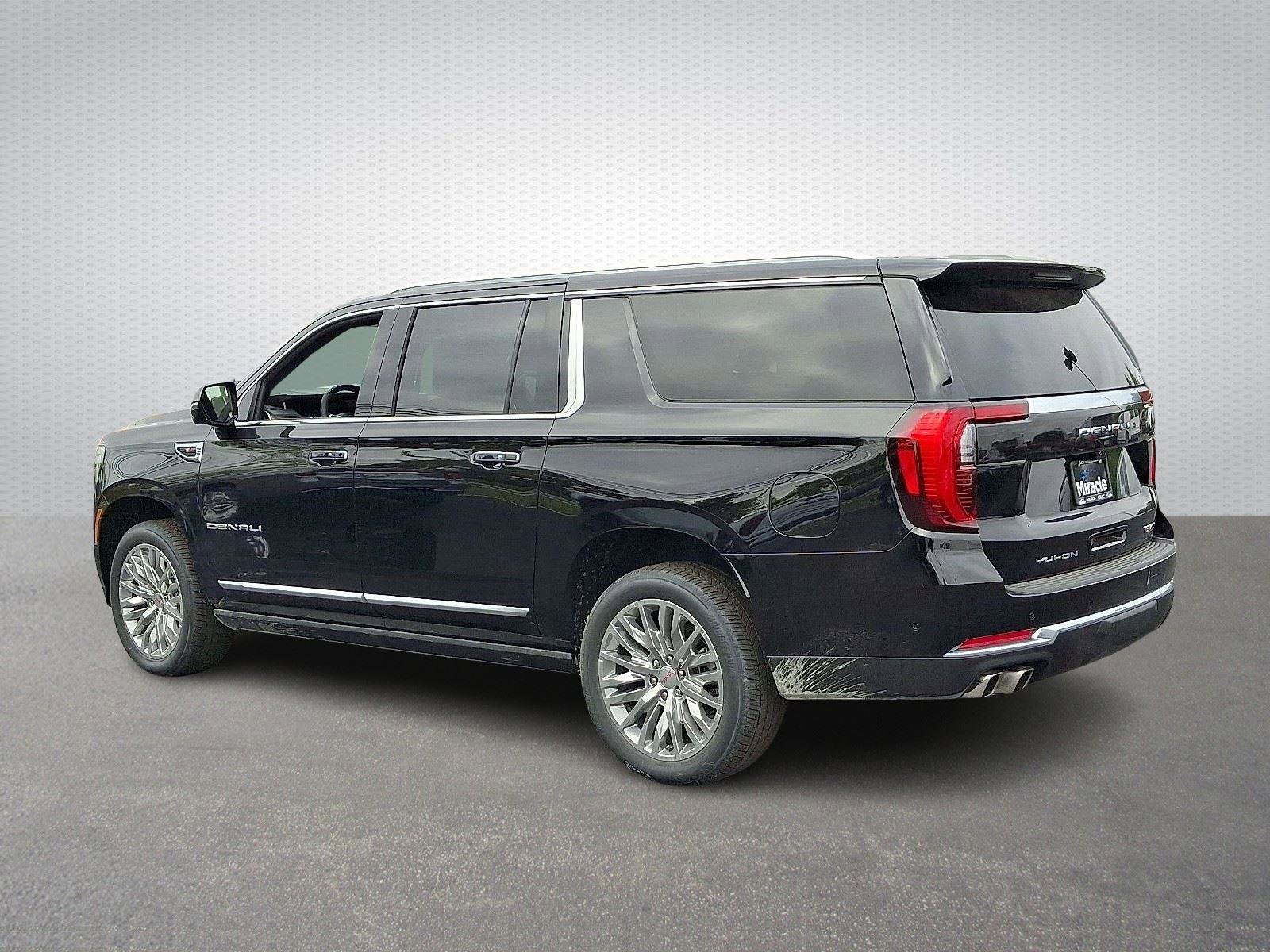 New 2025 GMC Yukon XL Denali w/ Denali Reserve Package image 3