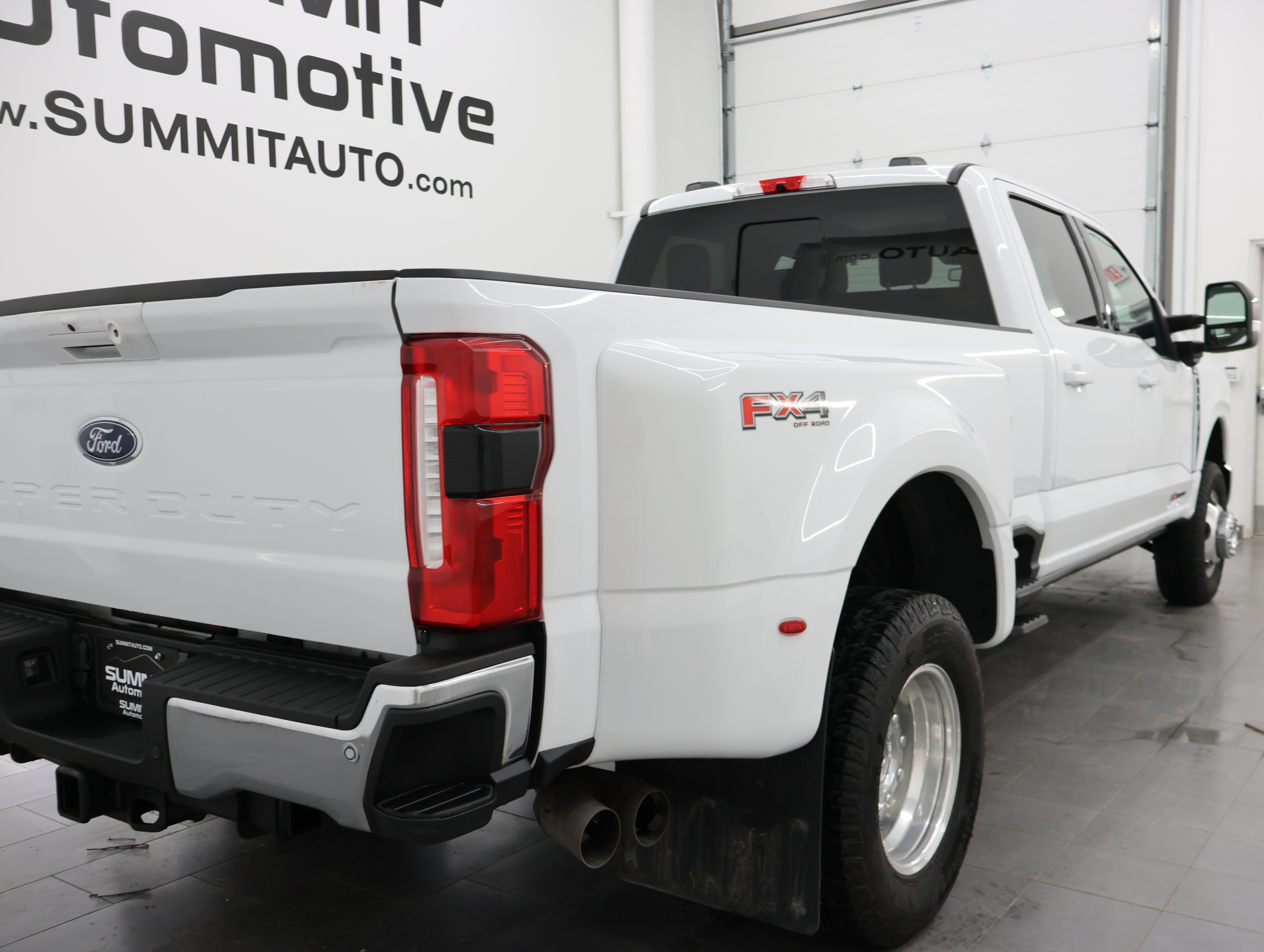 Used 2024 Ford F350 Lariat w/ Lariat Ultimate Package AWD/4WD image 4