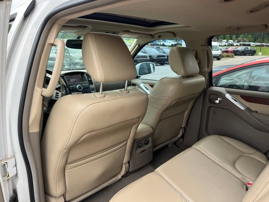 Used 2010 Nissan Pathfinder LE AWD/4WD image 9