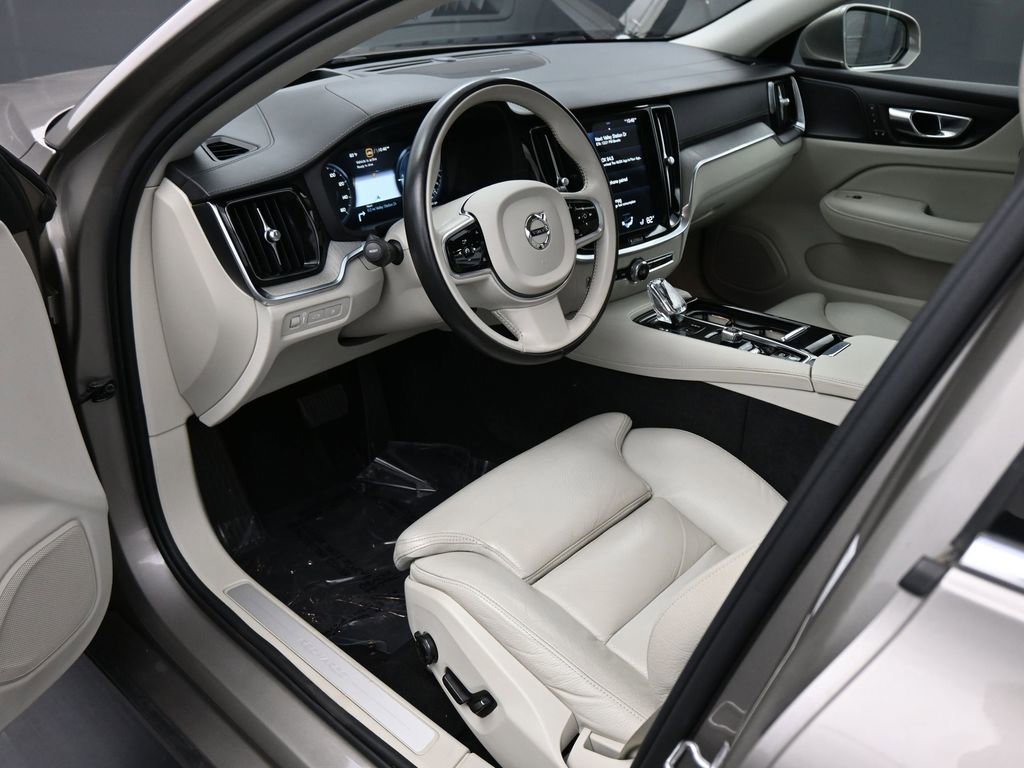 Used 2021 Volvo S60 T8 Inscription w/ Climate Package image 2