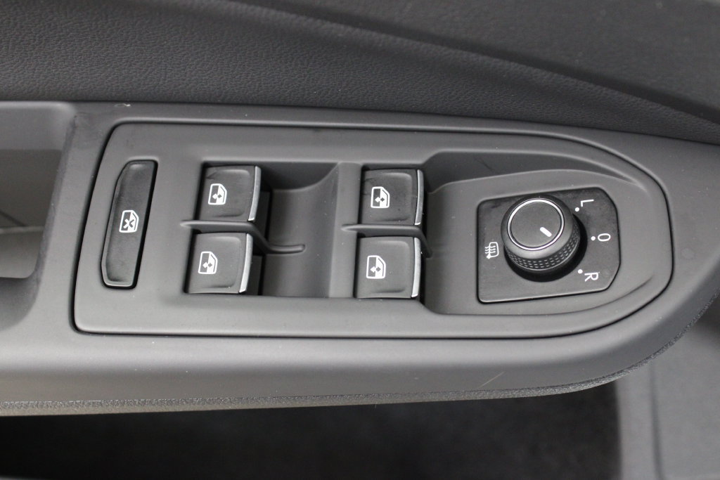 Certified 2023 Volkswagen GTI SE FWD image 18