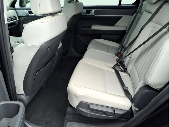 Used 2025 Hyundai Santa Fe SEL AWD/4WD image 17