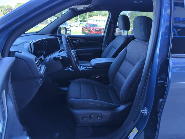 Used 2024 Chevrolet Traverse LT FWD image 11