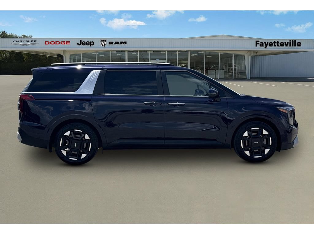 Used 2025 Kia Carnival EX FWD image 2