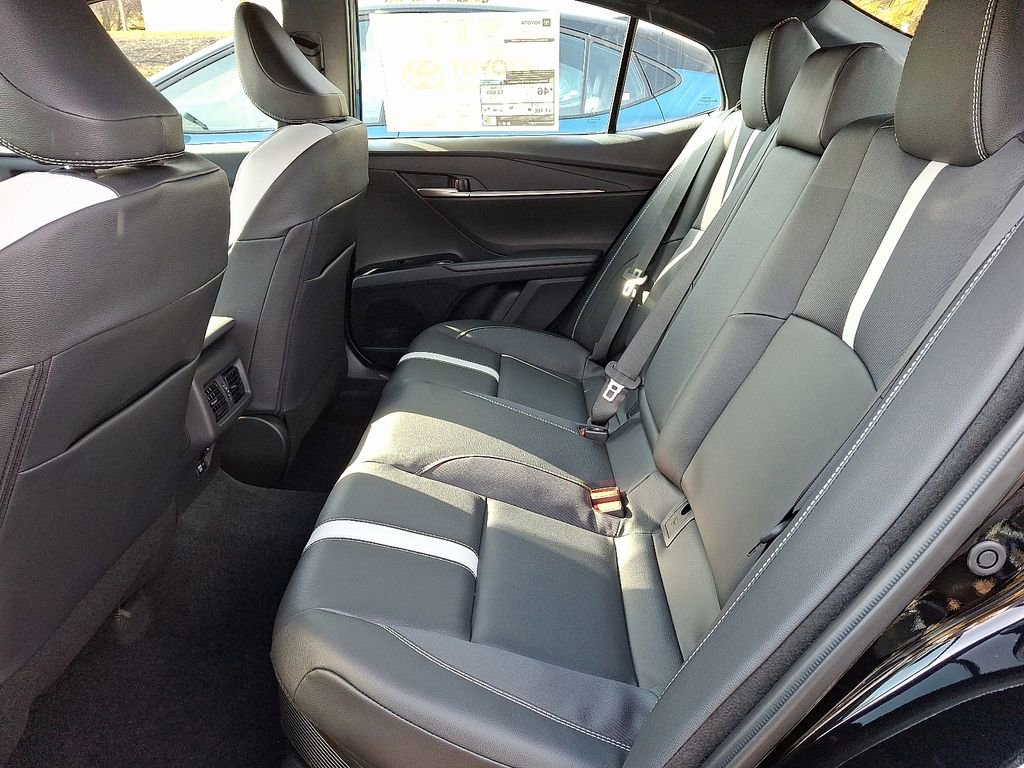 New 2026 Toyota Camry Hybrid FWD image 6