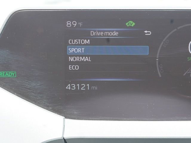 Used 2024 Toyota Prius LE image 28