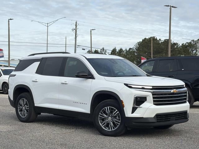 Used 2025 Chevrolet Traverse LT image 2