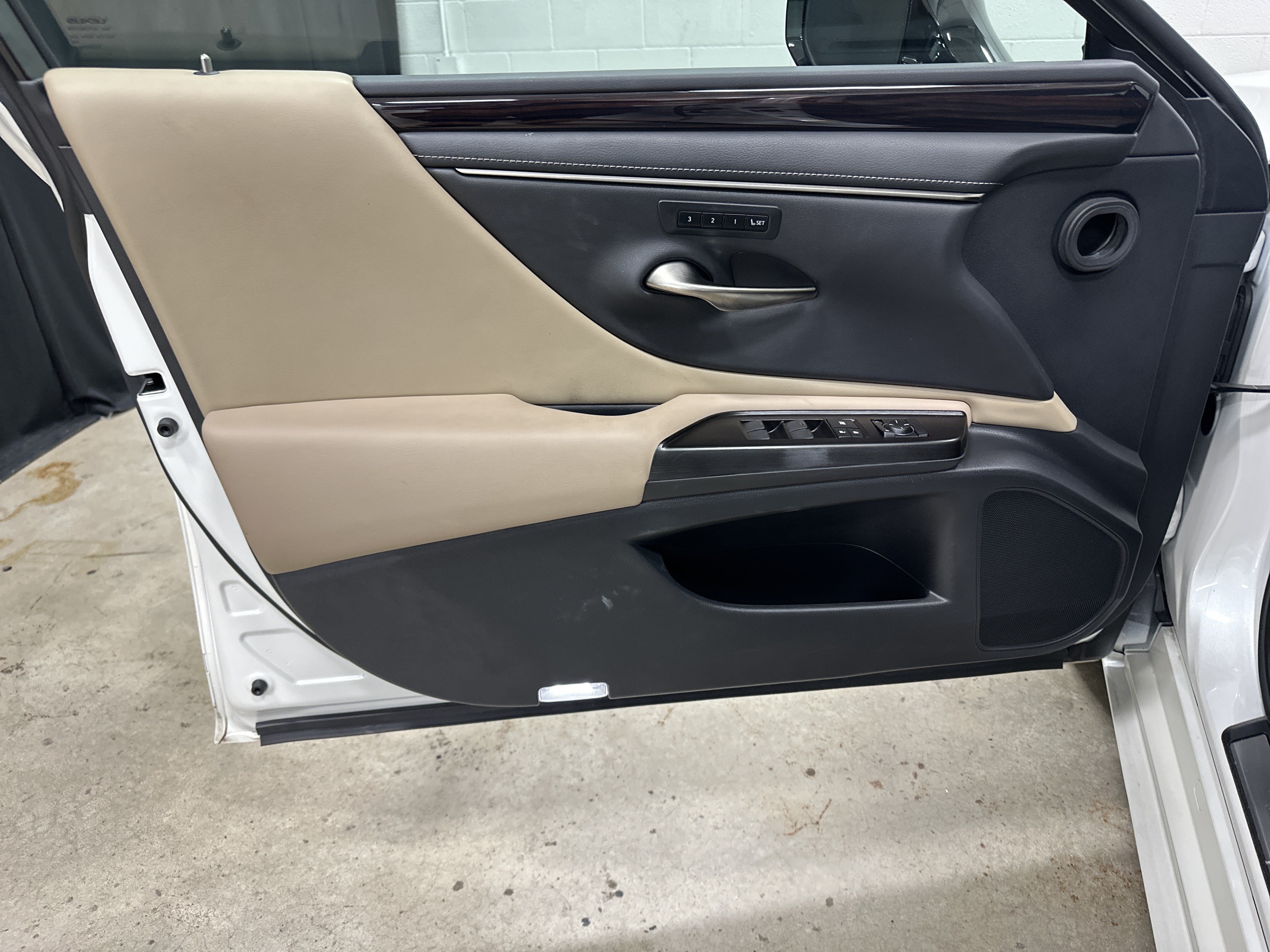 Used 2019 Lexus ES 350 w/ Premium Package FWD image 14