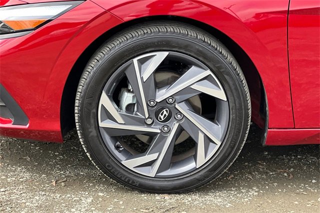 Used 2025 Hyundai Elantra Sport image 32