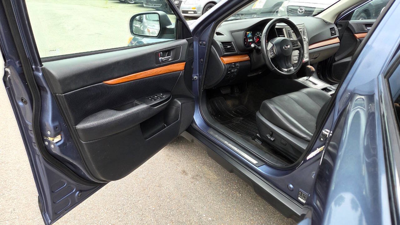 Used 2013 Subaru Outback 2.5i Limited w/ Moonroof Pkg AWD/4WD image 25