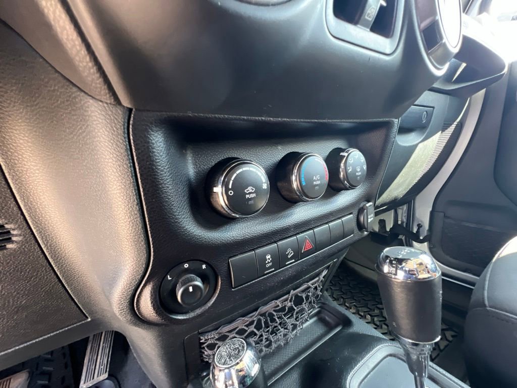 Used 2018 Jeep Wrangler Unlimited Sport S AWD/4WD image 28