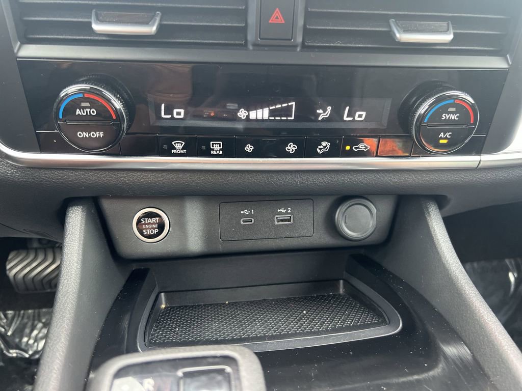 Used 2023 Nissan Rogue SV image 15