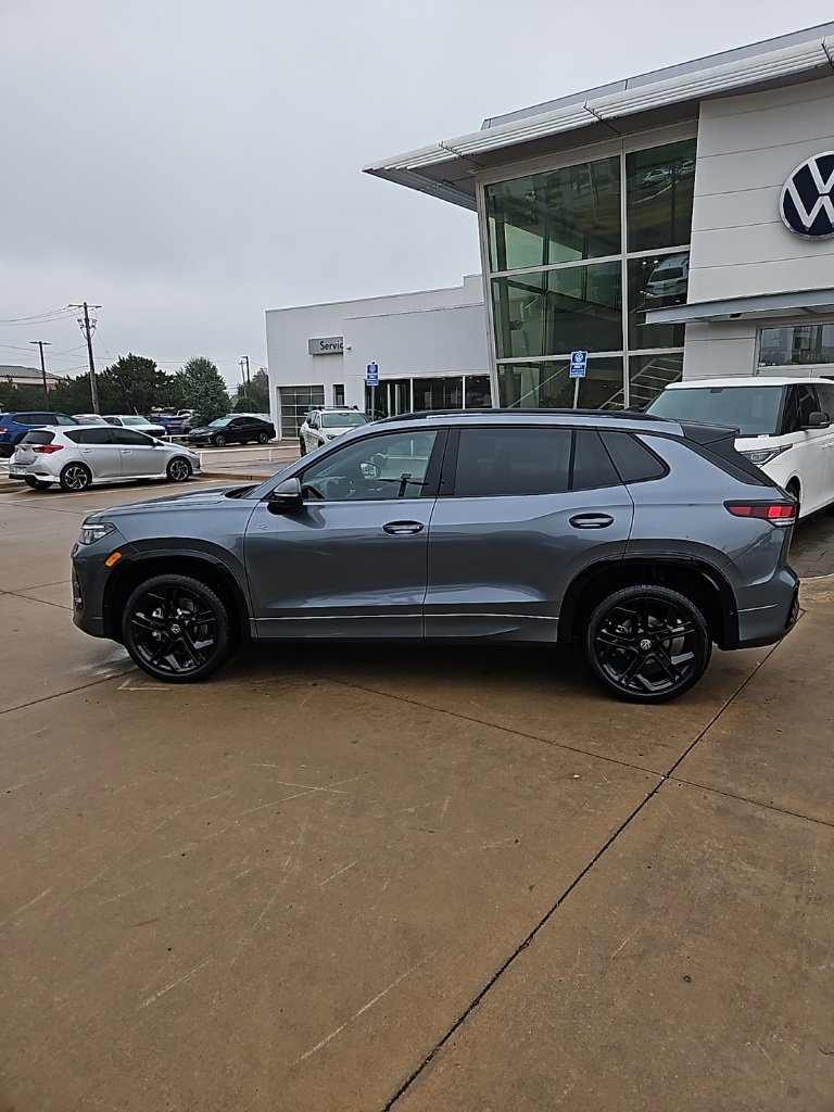 New 2026 Volkswagen Tiguan SE R-Line image 8