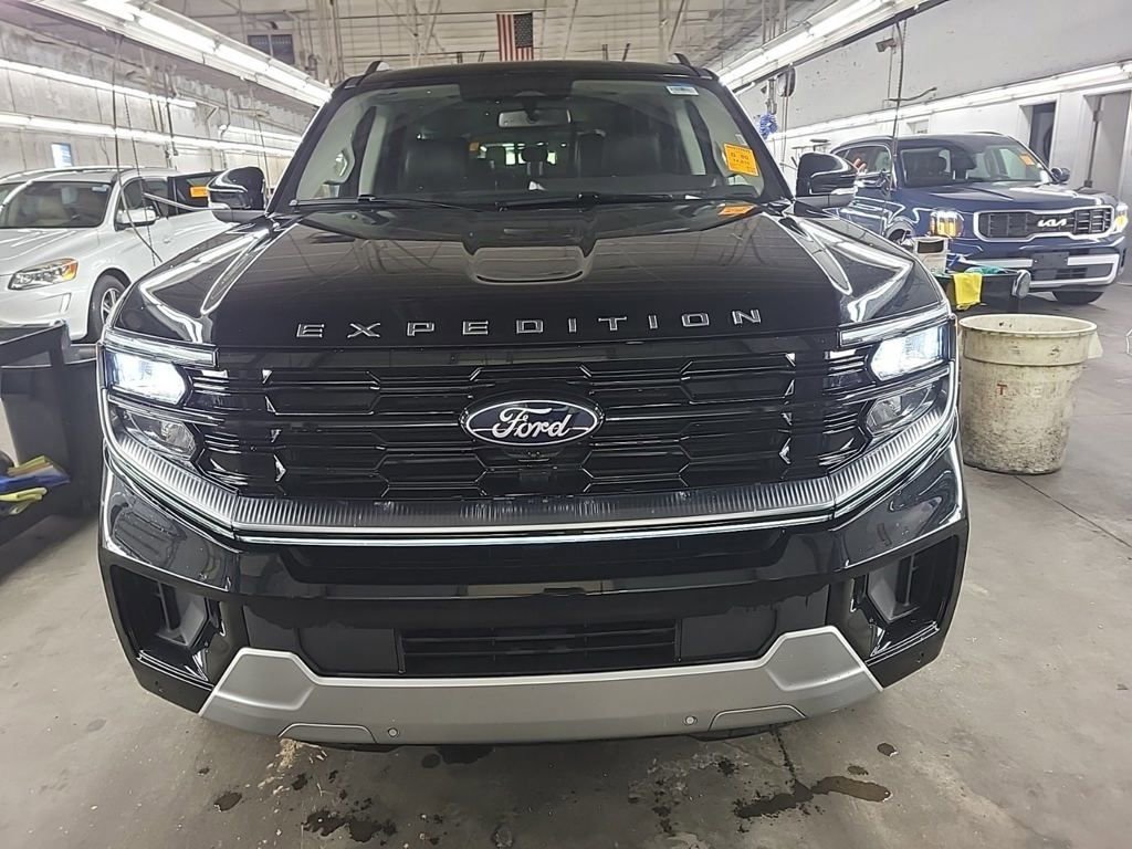 Used 2025 Ford Expedition Platinum image 6
